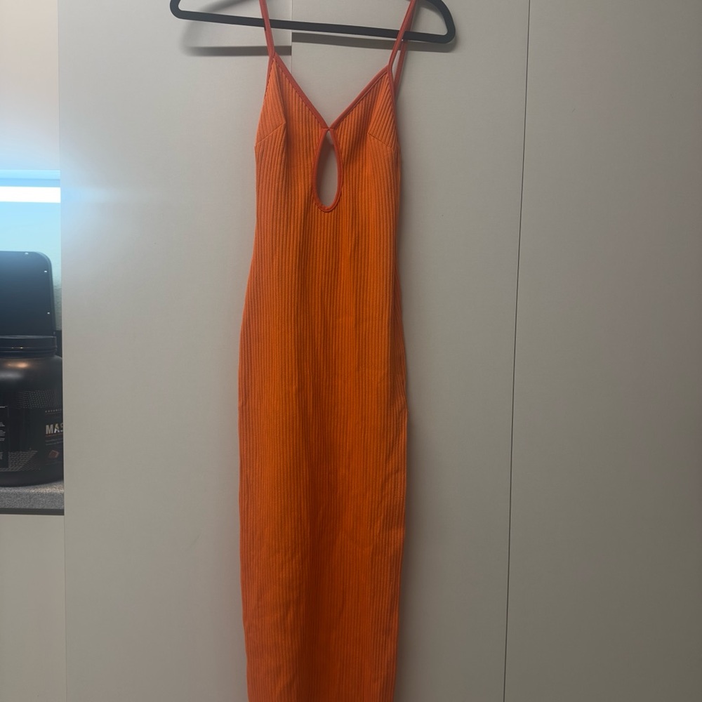 Bec + Bridge Ula MIDI dress in Chili - Picture 9 of 9